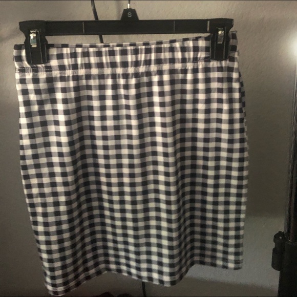 Shein skirt - Picture 2 of 3